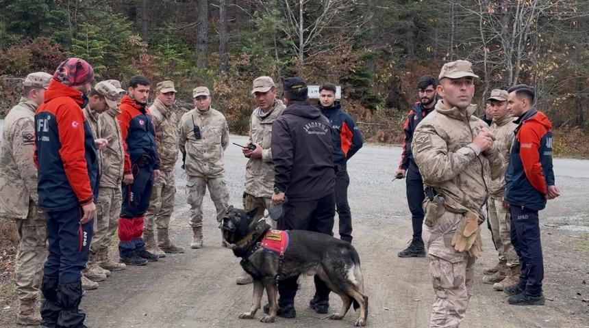 43 yaşındaki anne ile 5 yaşındaki oğlu g&uuml;nlerdir kayıp! T&uuml;m kurumlar seferber edildi: "Umudumuz bir evde saklanıyor olmaları"