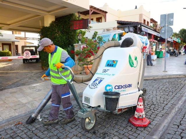 Yeni nesil elektrikli yol süpürme araçları Bodrum’da