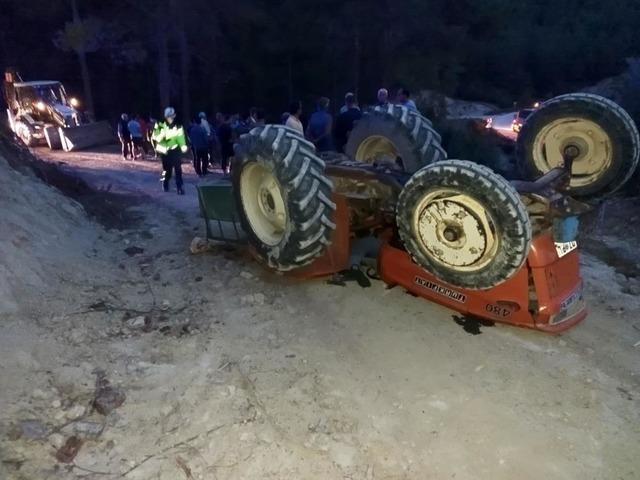Burdur'da traktör devrildi: 1 ölü, 1 yaralı