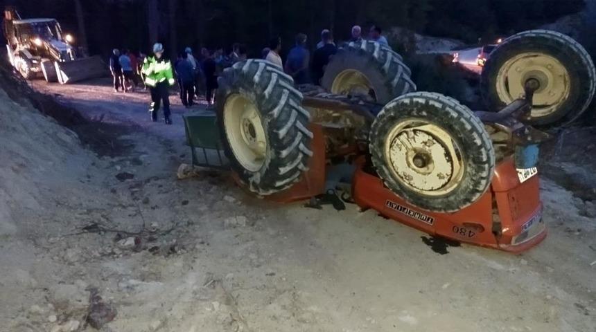 Burdur'da trakt&ouml;r devrildi: 1 &ouml;l&uuml;, 1 yaralı