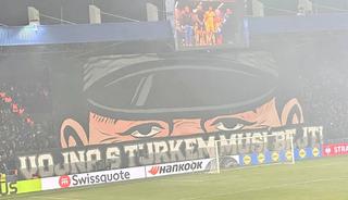 Viktoria Plzen'den olay pankart! "Türklerle savaş kaçınılmazdır"