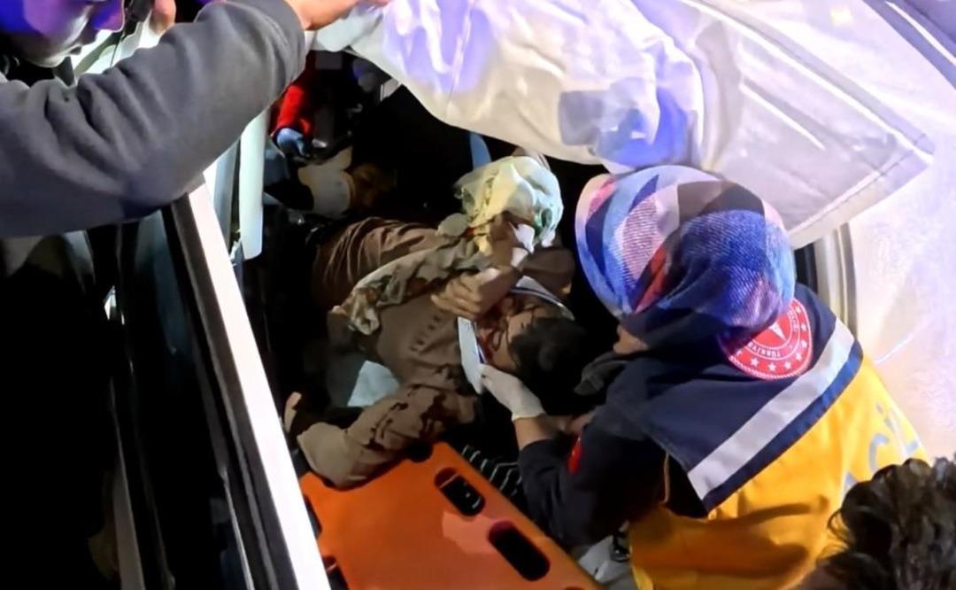 Otomobil direğe saplandı: 2 ağır yaralı 1