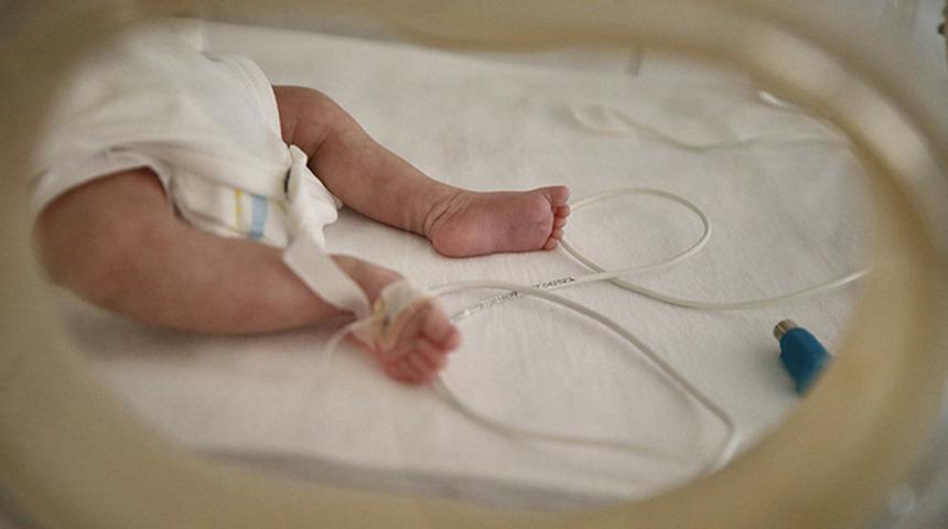 &Ouml;zel poliklinikte skandal olay: Muhasebecinin s&uuml;nnet ettiği 6 aylık bebeğin kalbi durdu!