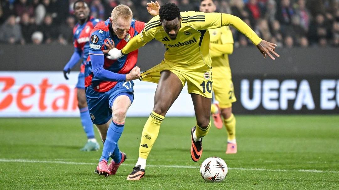 Eski hakemden Victoria Plzen ma&ccedil;ı hakemi Allard Lindhout i&ccedil;in &ccedil;ok sert s&ouml;zler: 'Korkaklık, eyyam, skandal' 