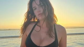 'Seksi olmayı seviyorum' demişti! Bella Thorne dantel pareosuyla poz verdi! Minik bikinisini böyle düzeltti