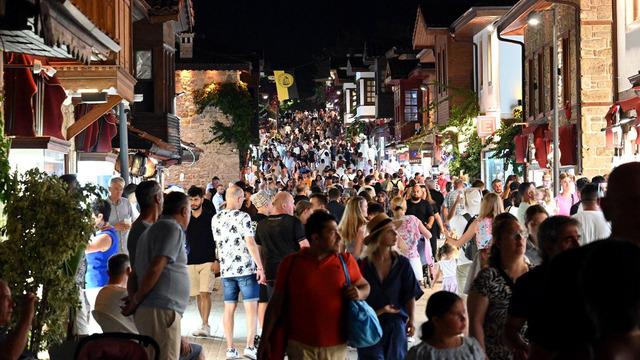 Bakan Ersoy duyurdu: Antalya ziyaretçi sayısında Cumhuriyet rekoru kırdı!