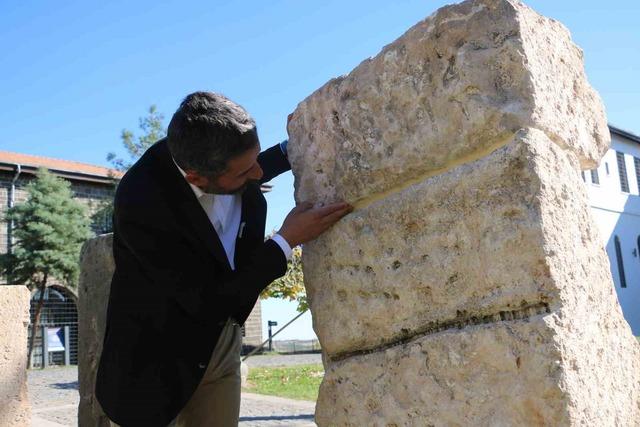 640xauto Defineciler tarafından parçalara ayrılmak istenen 1800 yıllık ’Kibele heykeli’ İçkale Müzesinde sergileniyor