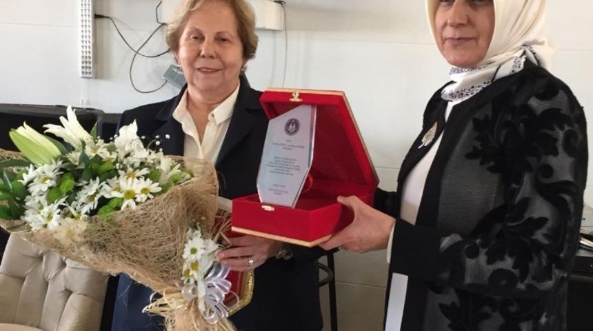 İş adamı Rıza G&uuml;ral ve eşinden şehit ailelerine yemek