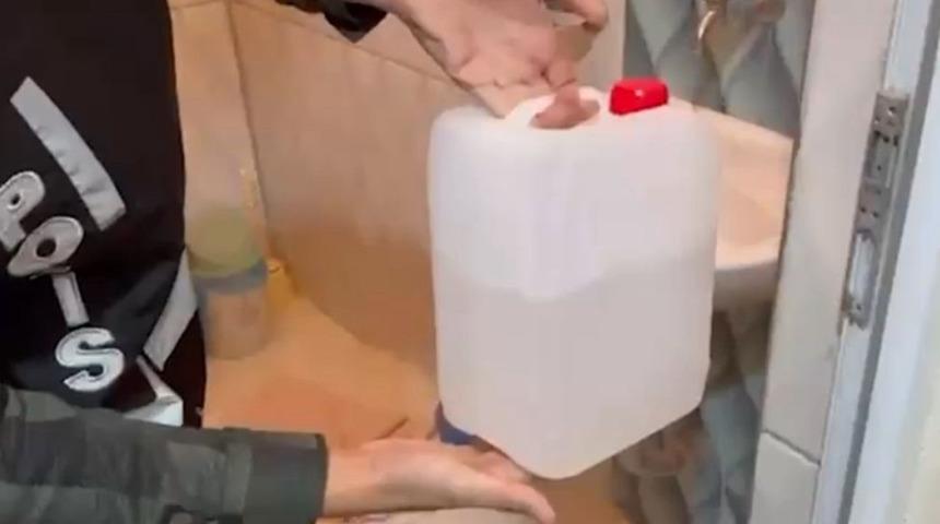 Iğdır&rsquo;da sahte alkol operasyonu: 85 litre sahte alkol ve ruhsatsız silah ele ge&ccedil;irildi