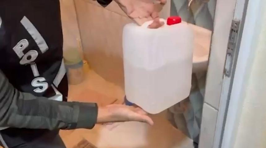 Iğdır’da sahte alkol operasyonu: 85 litre sahte alkol ve ruhsatsız silah ele geçirildi