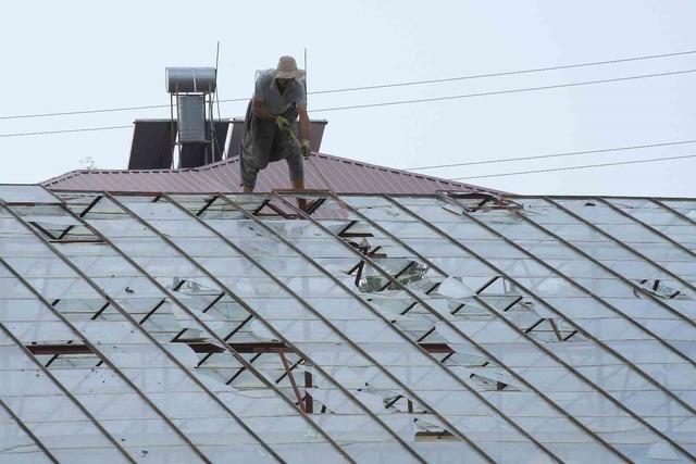 Mersin’de fırtına ve hortum seralara zarar verdi 6
