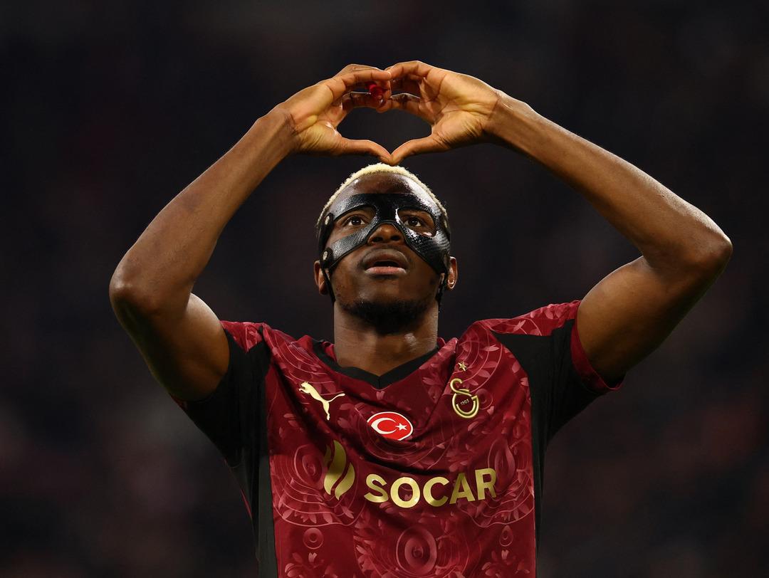 UEFA dan Galatasaray ın yıldızı Victor Osimhen e büyük ayıp! Tarihi performansı da yetmedi... 2
