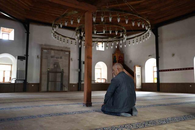 640xauto Osmanlı Mirası 161 yıllık Kırşehir Camii kırlangıç tavanıyla göz kamaştırıyor