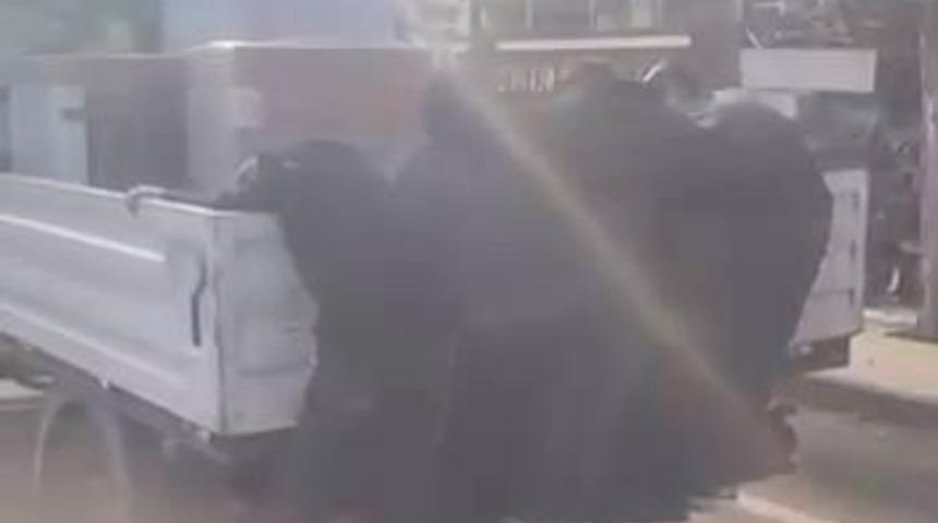 Diyarbakır&rsquo;da &ccedil;ocukların tehlikeli yolculuğu kameraya yansıdı