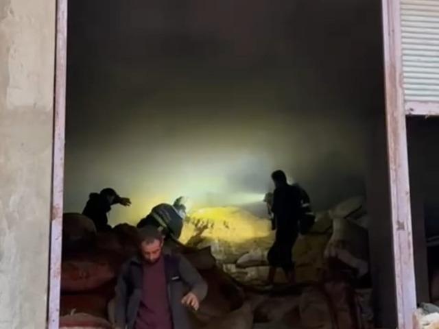 Batman’da saman ve arpa deposunda yangın