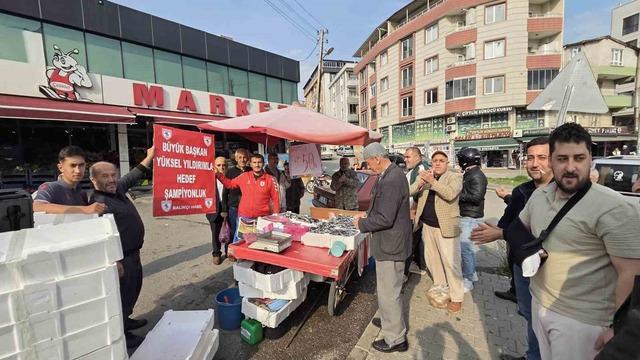 Fanatik balıkçı çıldırdı, hamsiyi 25 TL’den sattı