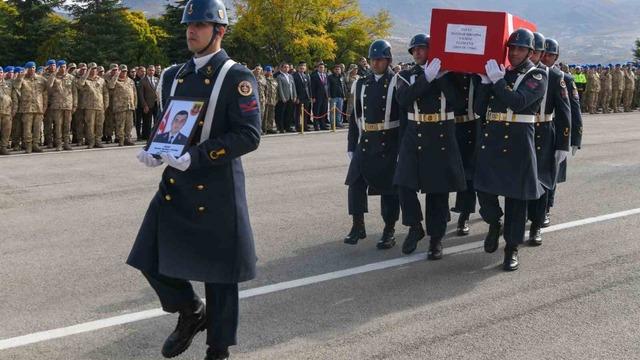 Tunceli’de trafik kazasında hayatını kaybeden Uzman Çavuş Yılmaz memleketine uğurlandı