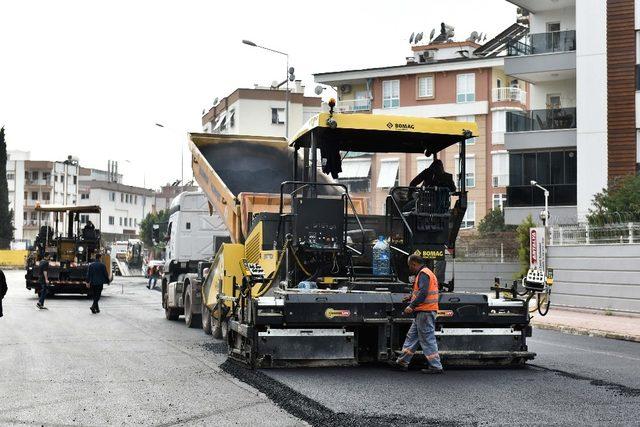 Yunus Emre Caddesi yenileniyor