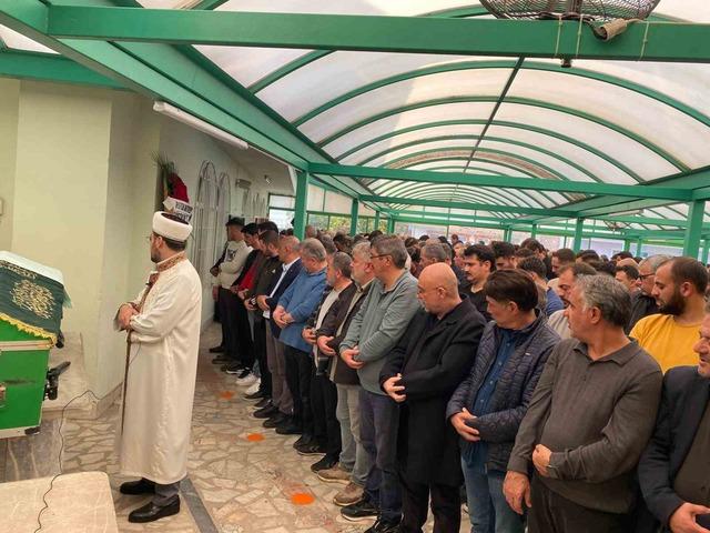 Kazada hayatını kaybeden genç, memleketinde son yolculuğuna uğurlandı 2