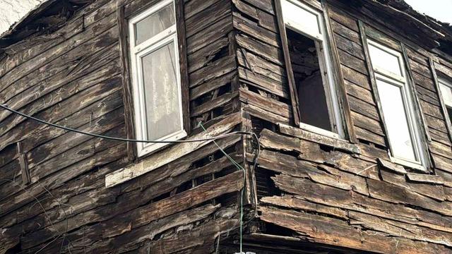 Beyoğlu’nda ahşap binada kısmi çökme: 2 bina tahliye edildi 4