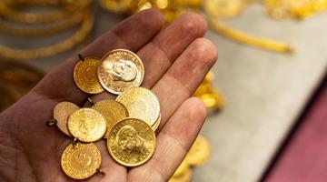 Gram altın rekor seviyelerde seyrediyor: Yatırımcılar ne yapmalı?