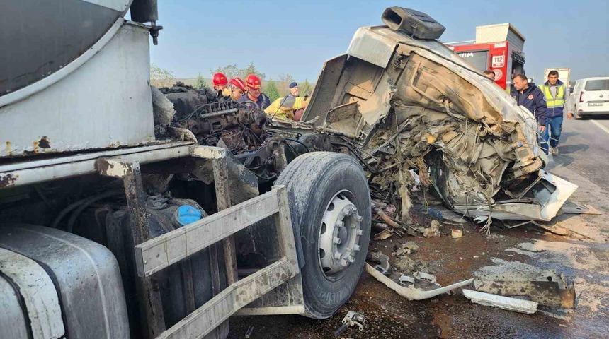 S&uuml;t tankeri tıra &ccedil;arptı: 1 yaralı