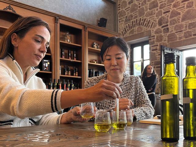 Ayvalık’tan Tokyo’ya...  Japon şeften özel karışım: Türk zeytinyağı çeşitlerinden hazırladı