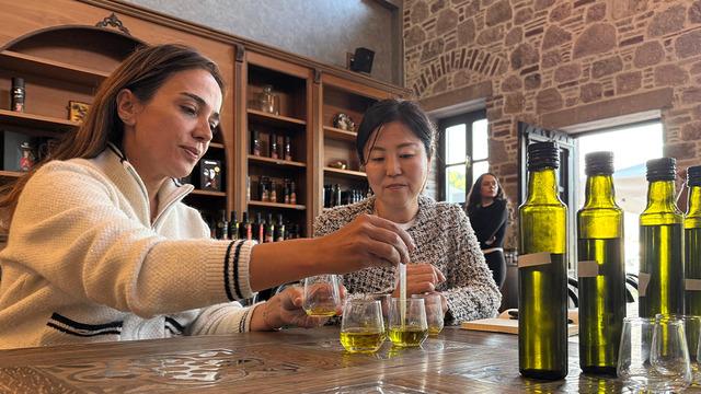 Ayvalık’tan Tokyo’ya...  Japon şeften özel karışım: Türk zeytinyağı çeşitlerinden hazırladı