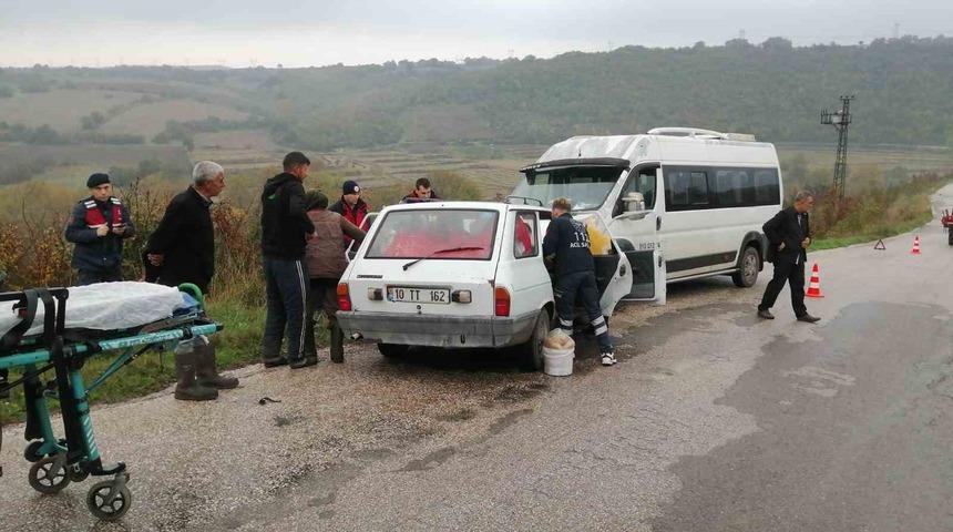 Gönen’de trafik kazasında sıkışan sürücü itfaiye ekiplerince kurtarıldı