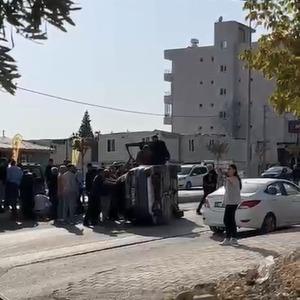 Otomobille çarpışan araç devrildi: 1 yaralı