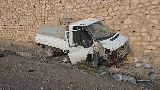 640xauto Kamyonet hafif ticari araca arkadan çarptı: 4 kişi yaralandı