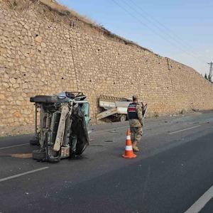 Kamyonet hafif ticari araca arkadan çarptı: 4 kişi yaralandı