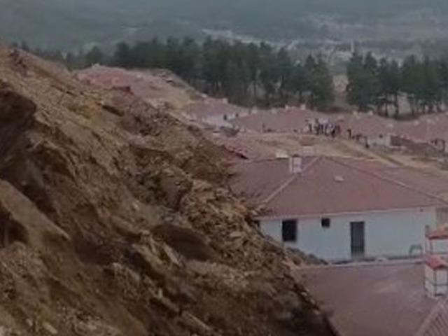 Kahramanmaraş'ta toprak kayması: Yapım aşamasındaki 6 ev zarar gördü