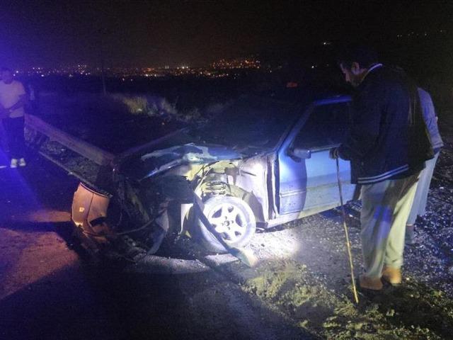 Freni boşalan otomobil yolcu otobüsüyle çarpıştı