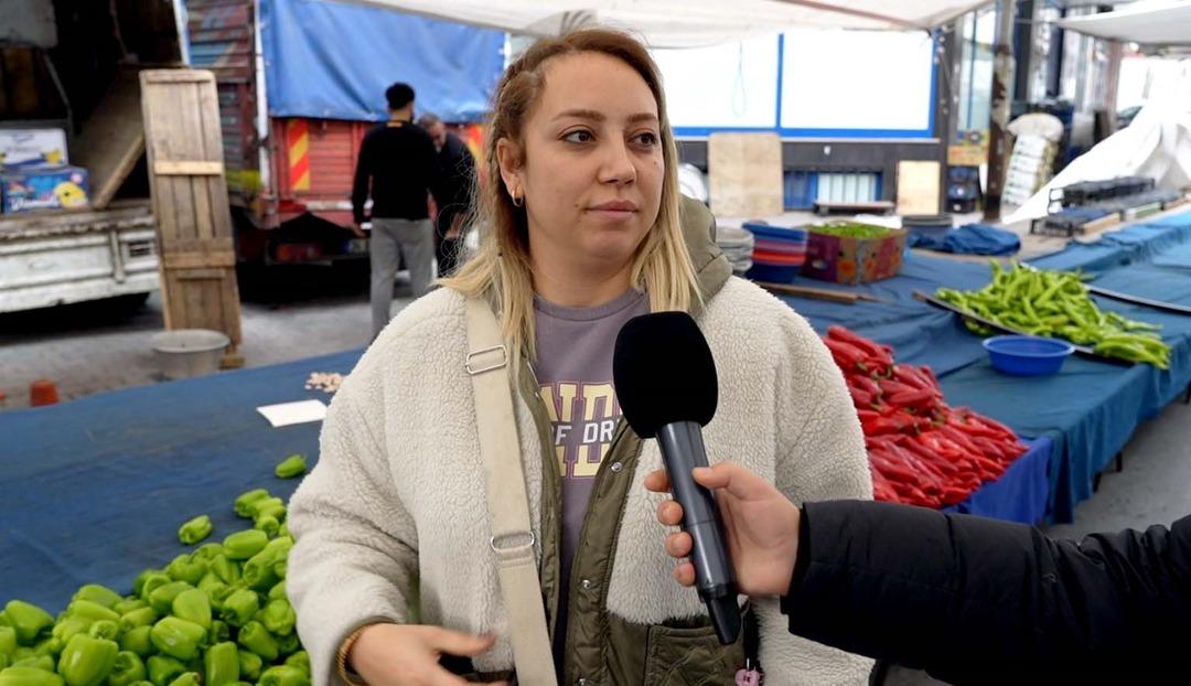 Tezgahı kapatılıp pankart asıldı: Gelen geçen o yazıyı okuyor! Pazarcı esnafa bu kez savcılık şoku 1