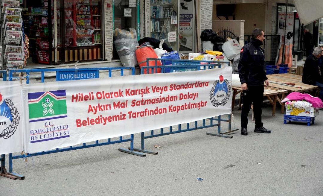 Tezgahı kapatılıp pankart asıldı: Gelen geçen o yazıyı okuyor! Pazarcı esnafa bu kez savcılık şoku 2