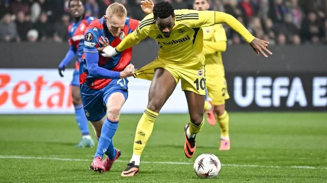 Fenerbah&ccedil;e UEFA ya gidiyor! Hakem Allard Lindhout u şikayet edecekler 1