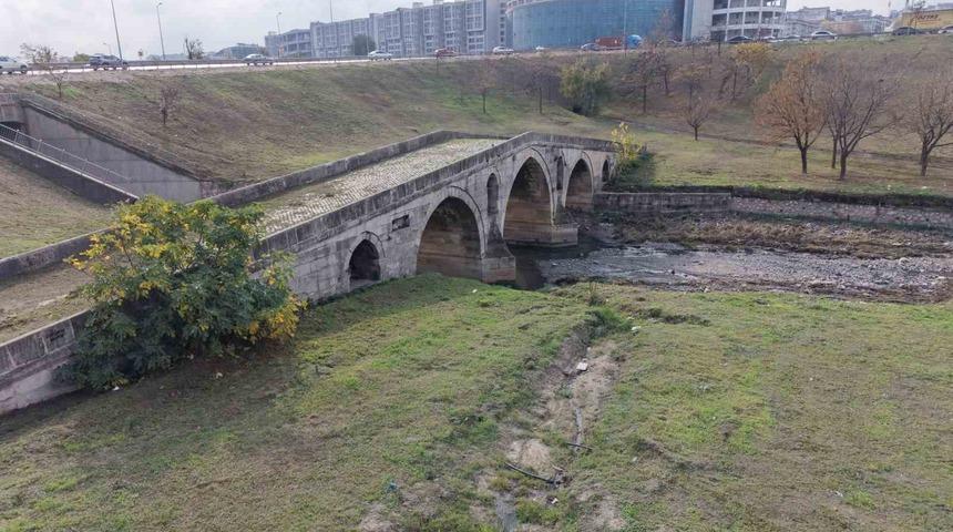470 yıllık Haramidere K&ouml;pr&uuml;s&uuml; &ccedil;ukura terk edildi!