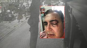 Bakırköy'de korkunç olay: Sokakta kedi besleyen iş insanı feci darp edildi! Saldırı anı kamerada