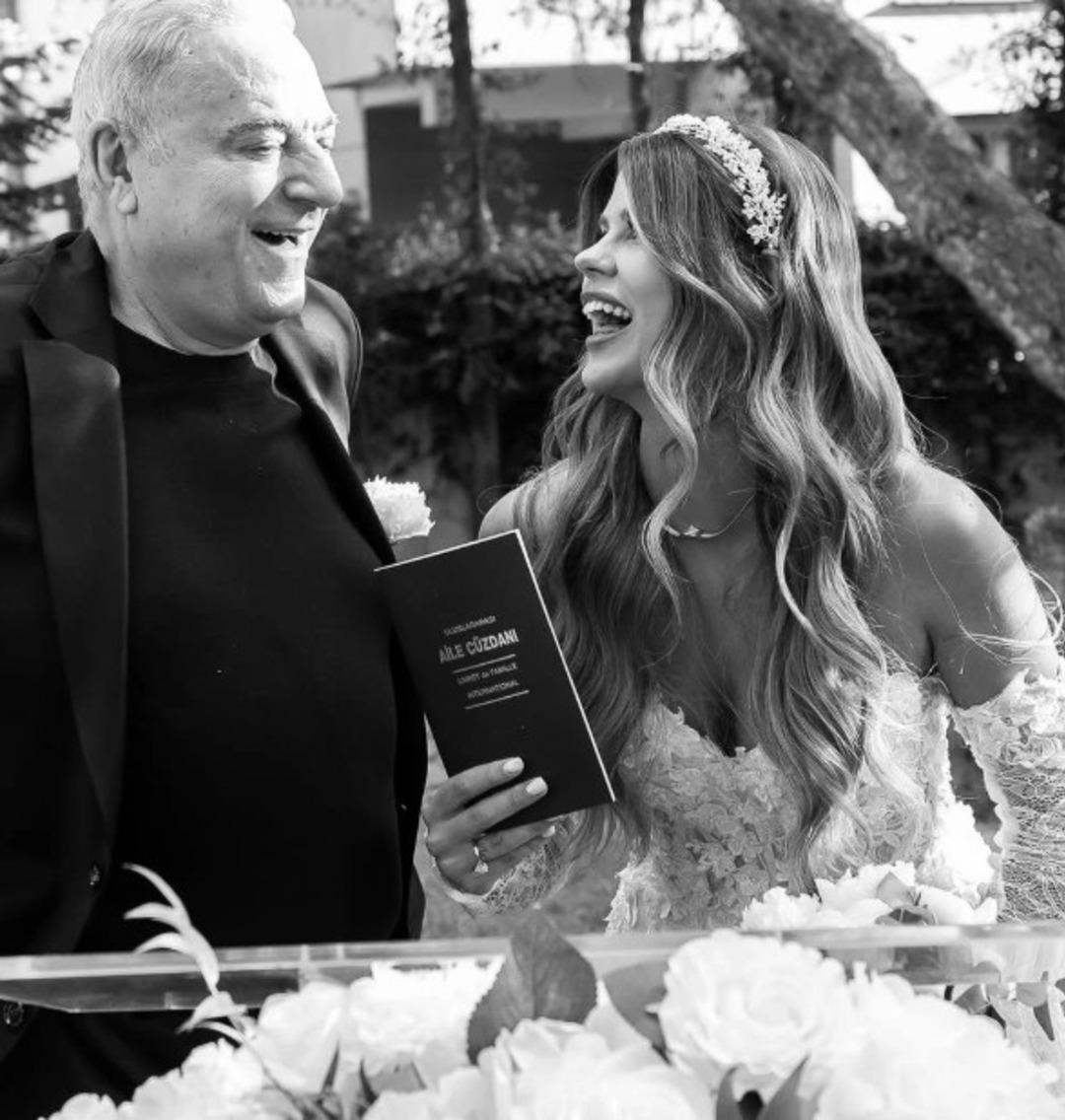 Esra Ezmeci Mehmet Ali Erbil e özel hayatını açık açık sordu! 40 yaş küçük eşi Gülseren Ceylan ın hizmetçi iddiası gündeme geldi! Bir bayan arkadaşıyla... 4