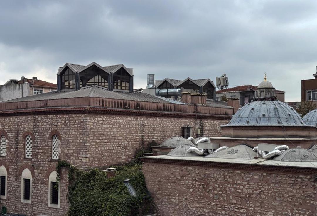 1200xauto Göbek taşında dansöz, hamam tasında yemek... Mimar Sinan inşaa etmişti, görüntüler sosyal medyada yayıldı