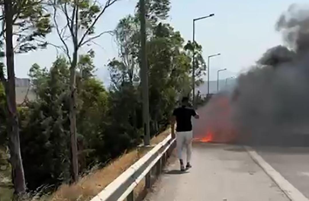 İş insanı Çeşme yolundan canından oluyordu! 18 milyonluk Porsche un kapısı kilitlendi, alev alev yandı 2