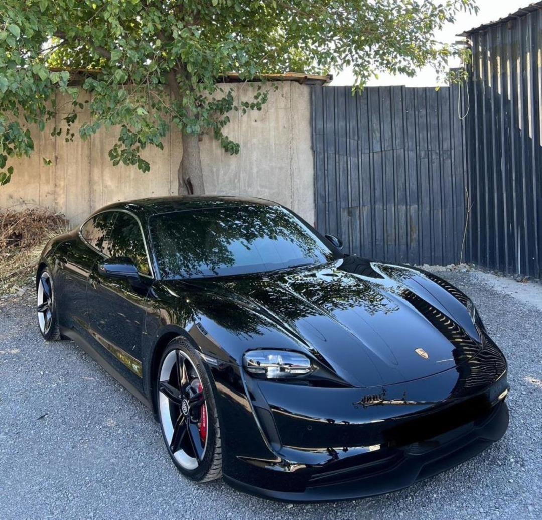 İş insanı Çeşme yolundan canından oluyordu! 18 milyonluk Porsche un kapısı kilitlendi, alev alev yandı 1