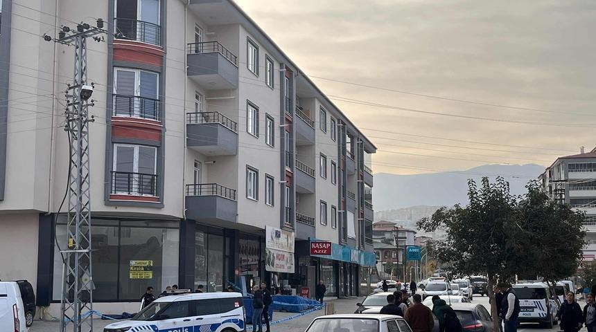 Malatya'da 3'üncü kattaki balkondan düşüp, öldü