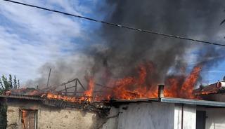 Aydın'da çıkan yangında 3 ev hasar gördü