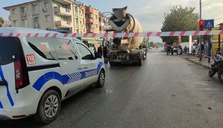 İzmir'de beton mikserinin çarptığı kadın son yolculuğuna uğurlandı