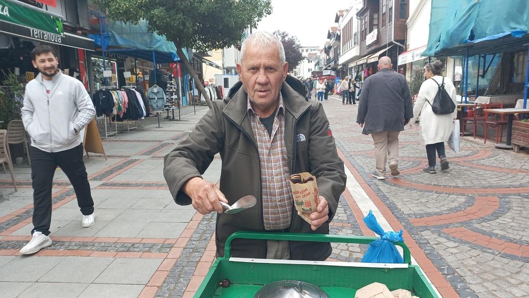 100 gramı 200 lira! Yarım asırlık kestane tezgahı: 50 yılını vermiş! 3