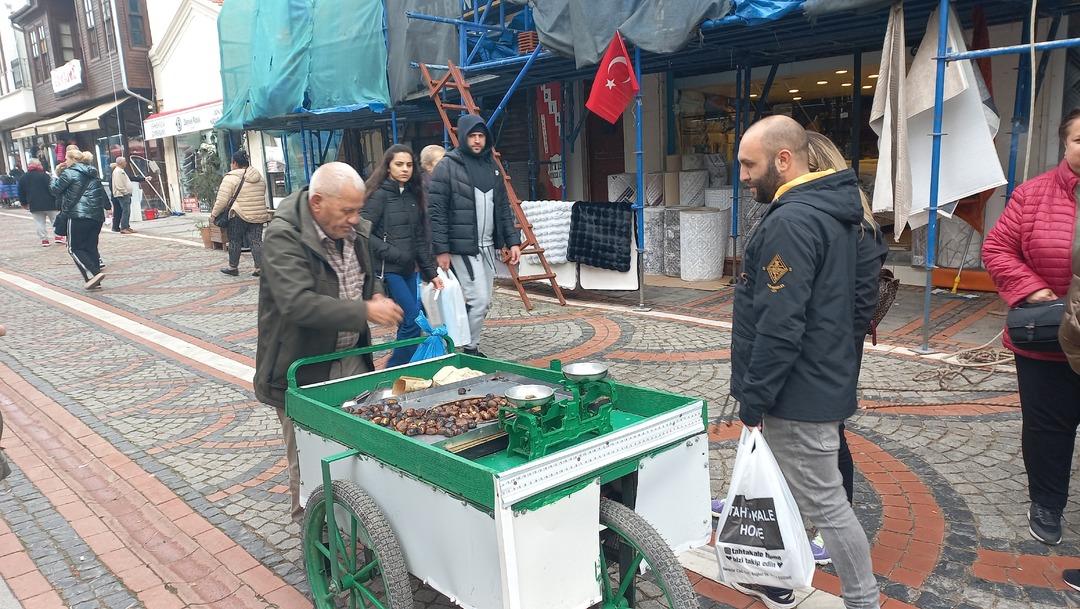 100 gramı 200 lira! Yarım asırlık kestane tezgahı: 50 yılını vermiş! 4