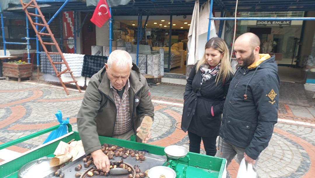100 gramı 200 lira! Yarım asırlık kestane tezgahı: 50 yılını vermiş! 6
