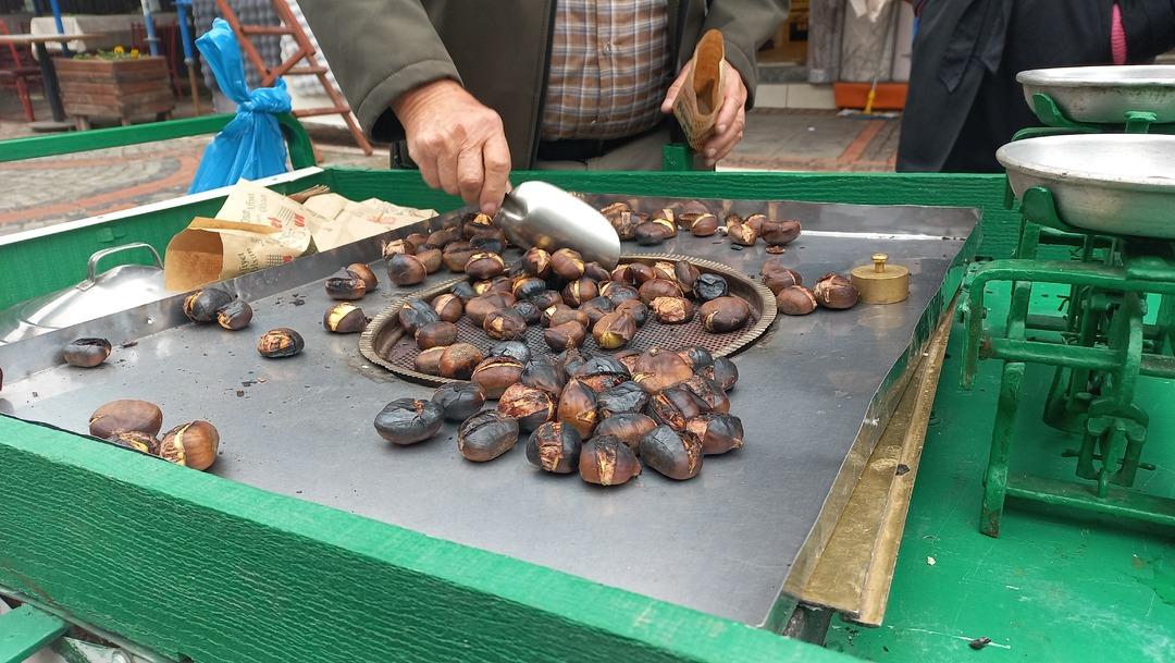 100 gramı 200 lira! Yarım asırlık kestane tezgahı: 50 yılını vermiş!  7
